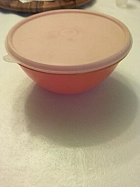 Tupperware Peach Wonderlier Bowl with Lid Vintage